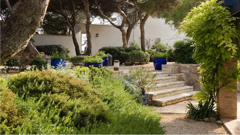 Garden Step Ideas for Sloped Yards and Level Changes